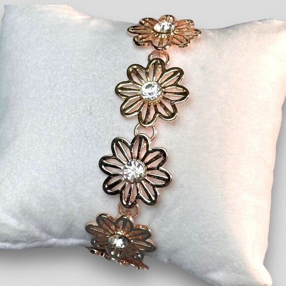 Charming Charlie Flowers & Crystals Bracelet Golden Pink Tone Mint NWOT - Picture 3 of 12